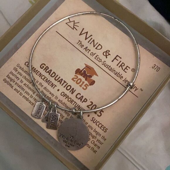 5/$25 DEAL Wind & Fire Stirling Silver Graduation Cap 2015 Bracelet - Picture 3 of 4